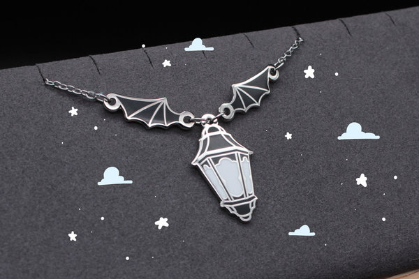 Individuell zusammenstellbar - Gothic Night Lantern Halskette mit Flügel - Enamel Anhänger